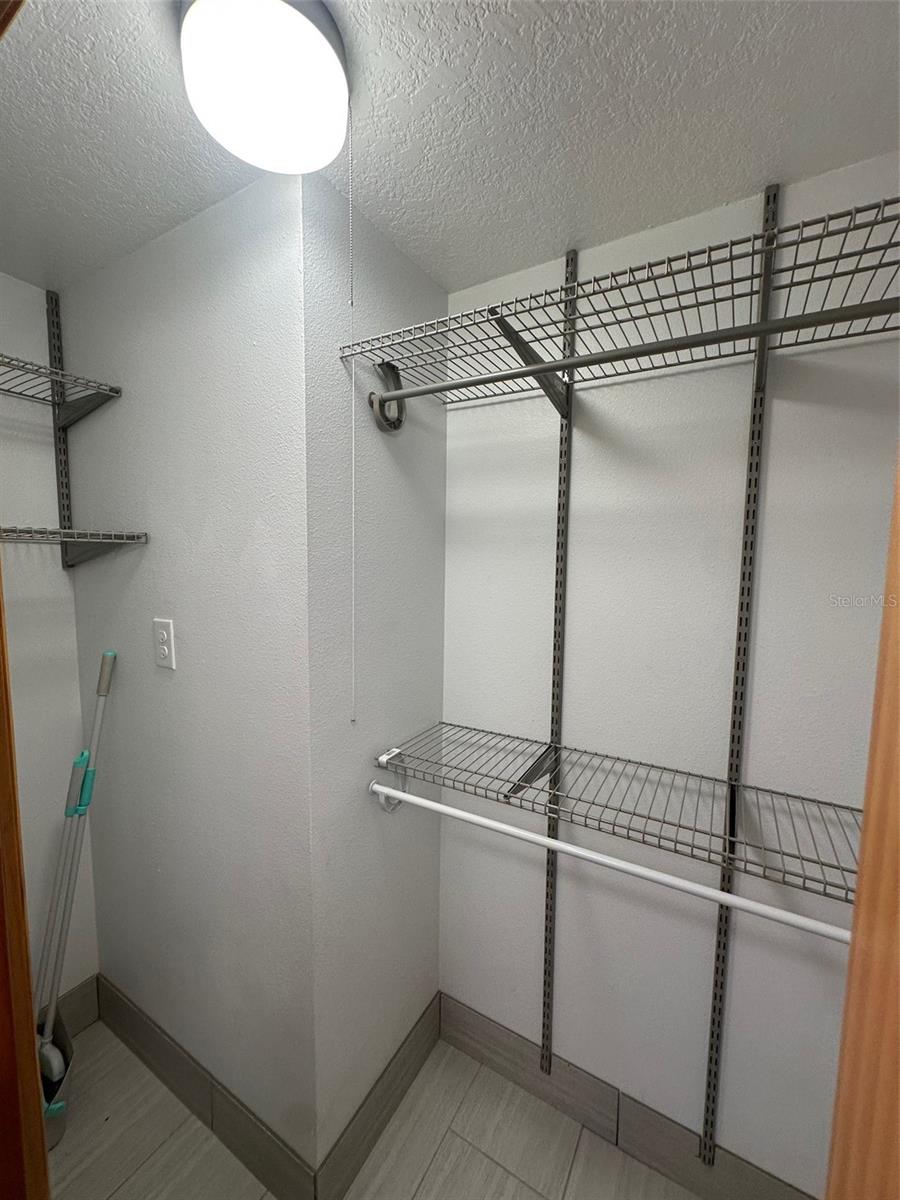 COLIN PARK - Residential Lease