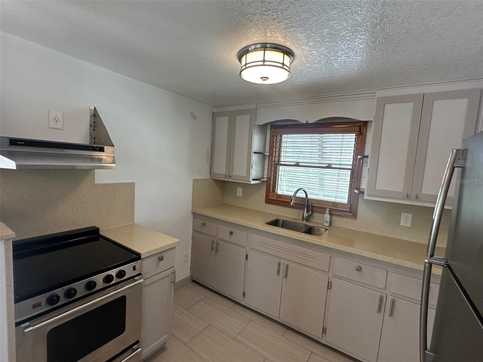 COLIN PARK - Residential Lease