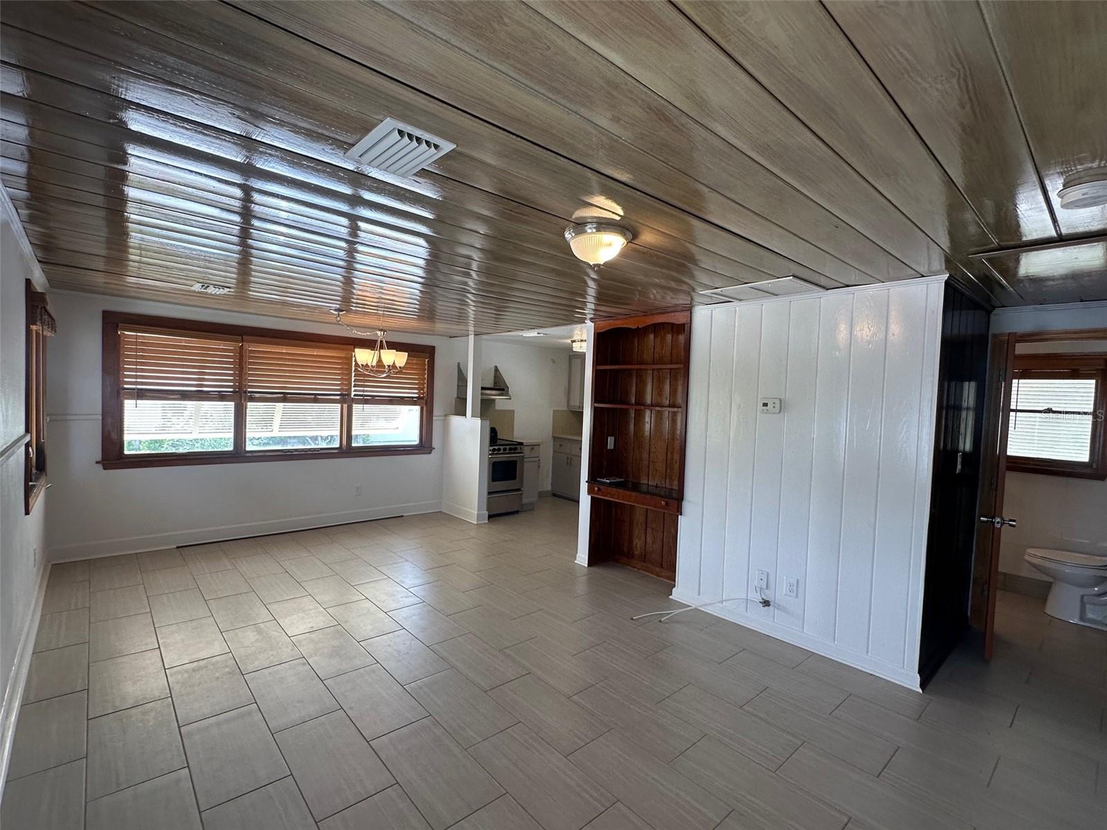 COLIN PARK - Residential Lease