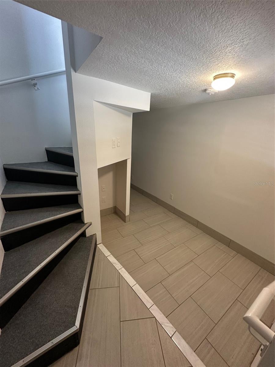 COLIN PARK - Residential Lease