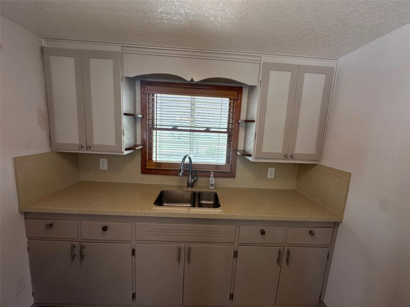 COLIN PARK - Residential Lease