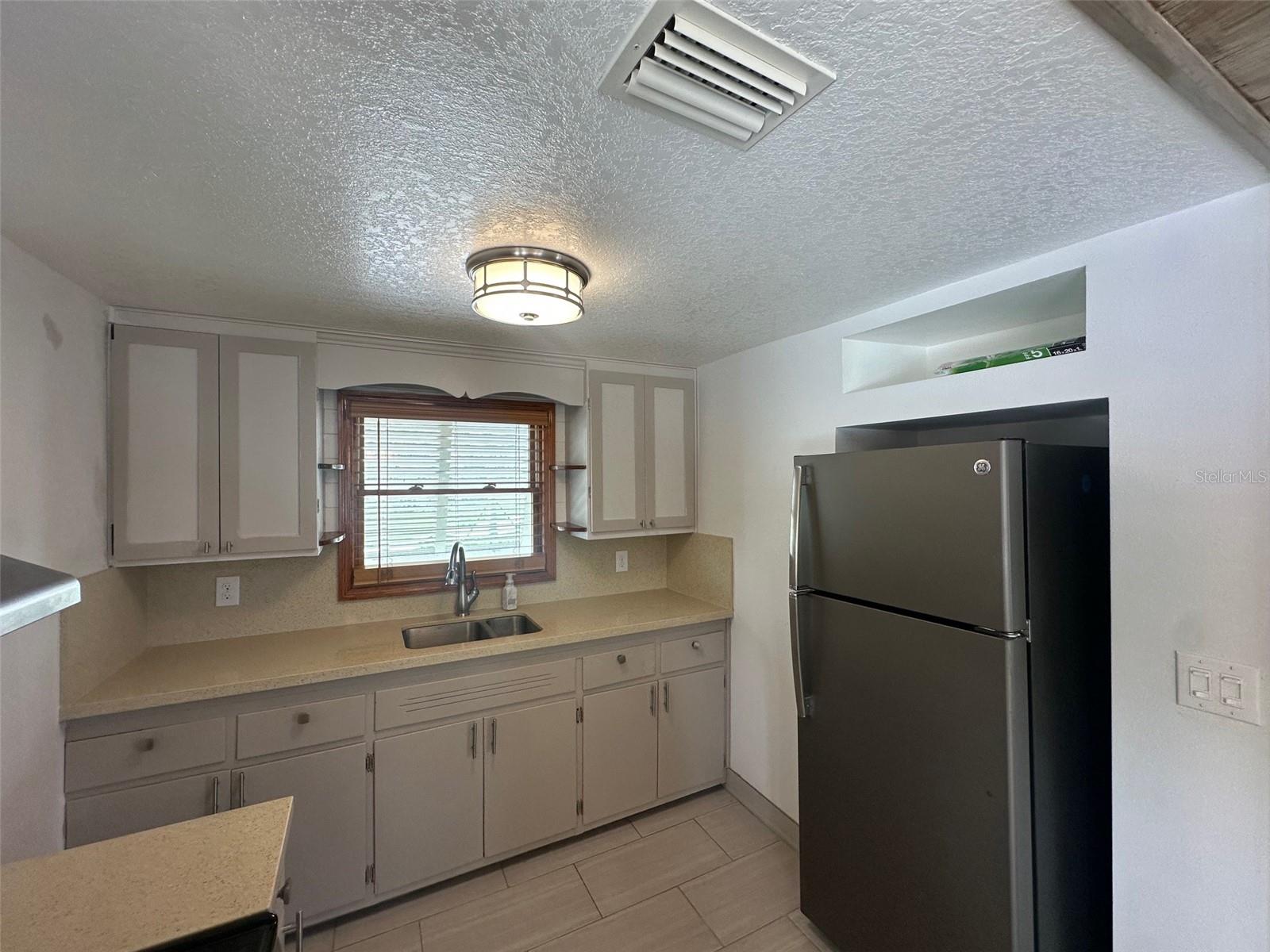 COLIN PARK - Residential Lease