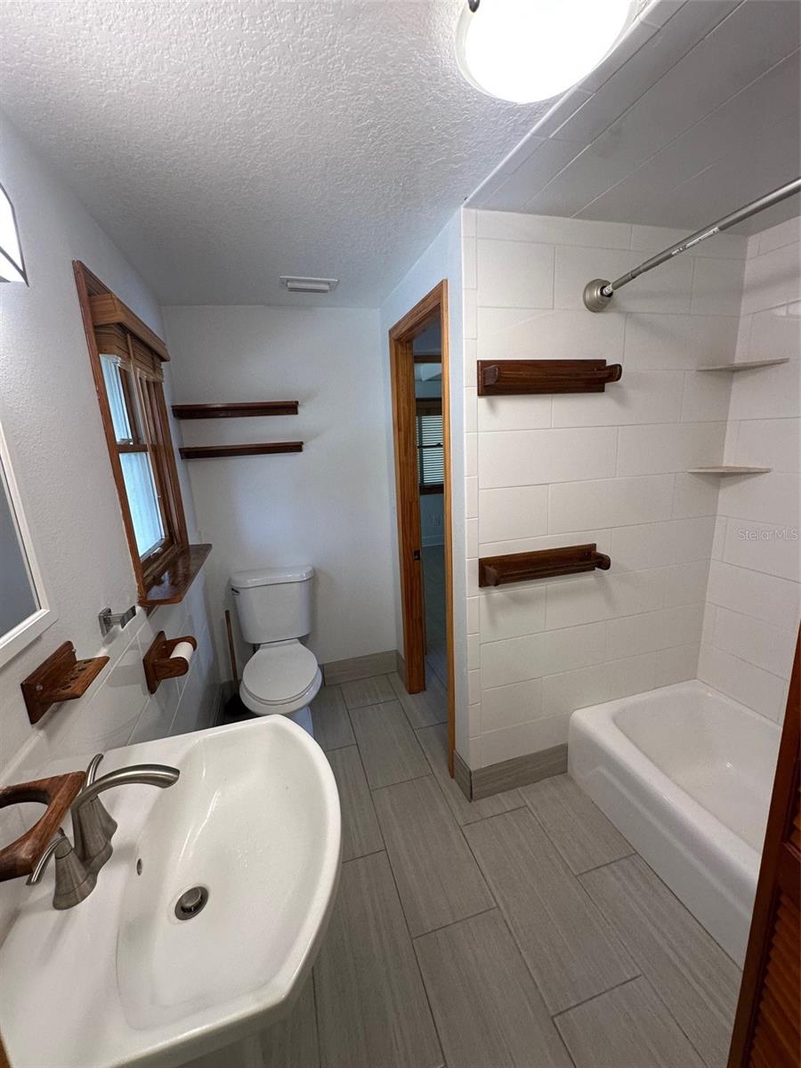 COLIN PARK - Residential Lease