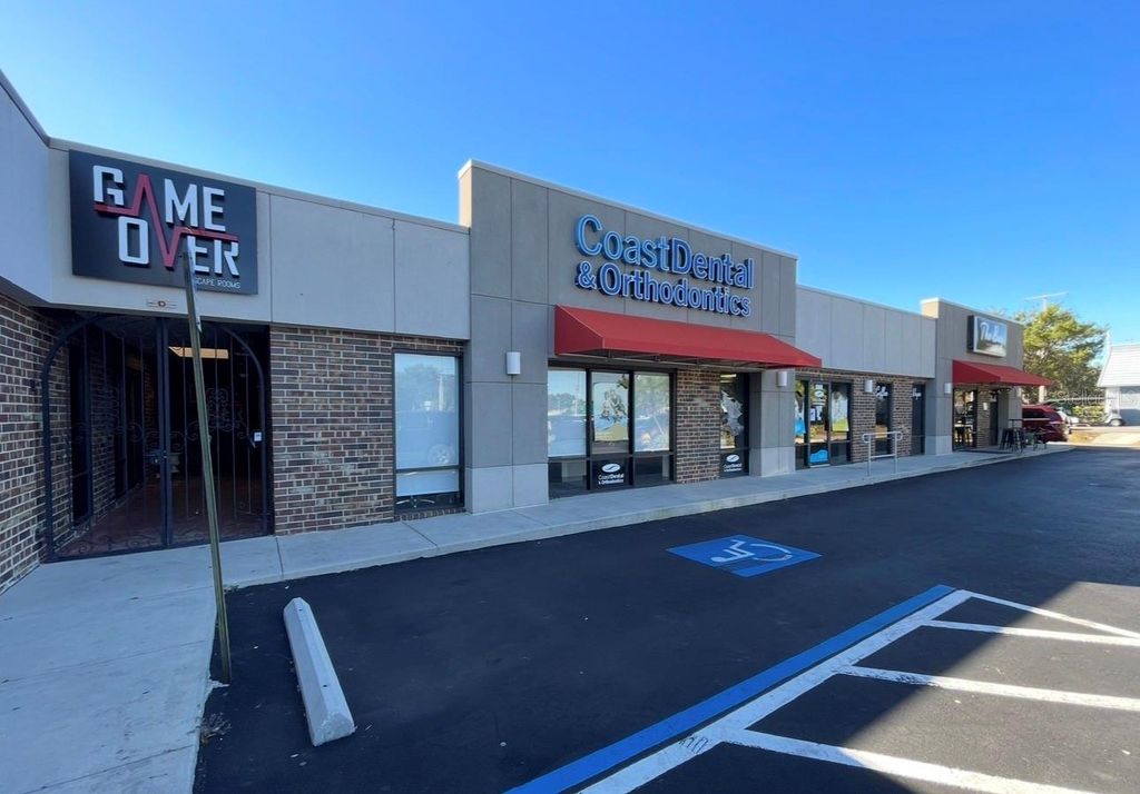 Photo of 2119 W Brandon Boulevard, Brandon, FL 33511 (MLS # TB8492681)