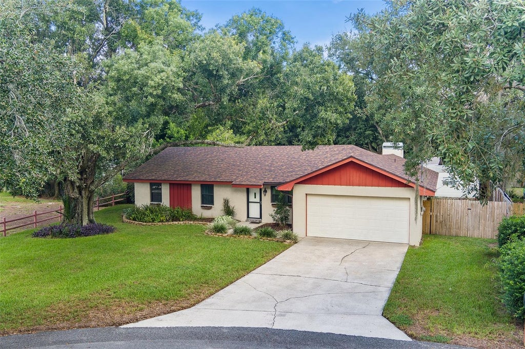 Photo of 216 Shore Loop, Winter Haven, FL 33884 (MLS # P4939778)