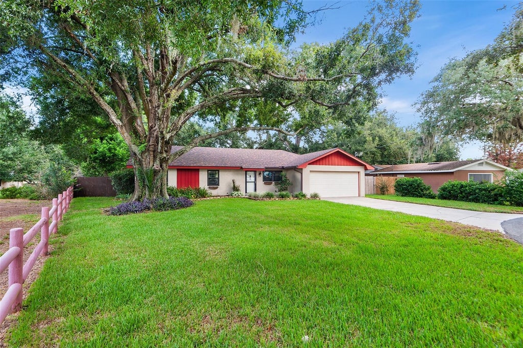 Photo of 216 Shore Loop, Winter Haven, FL 33884 (MLS # P4939778)
