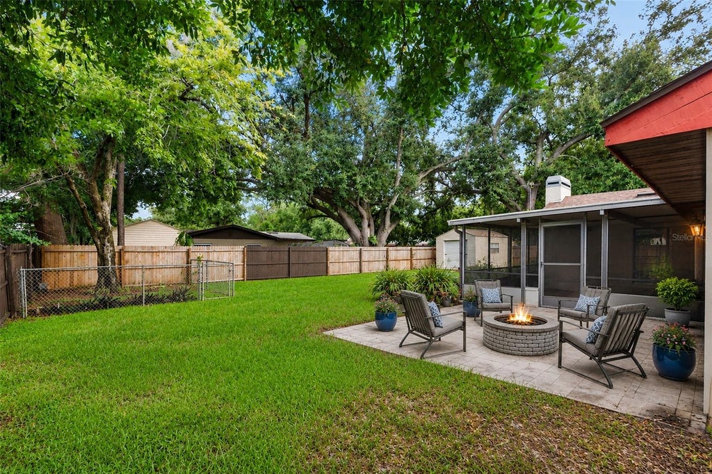 Photo of 216 Shore Loop, Winter Haven, FL 33884 (MLS # P4939778)