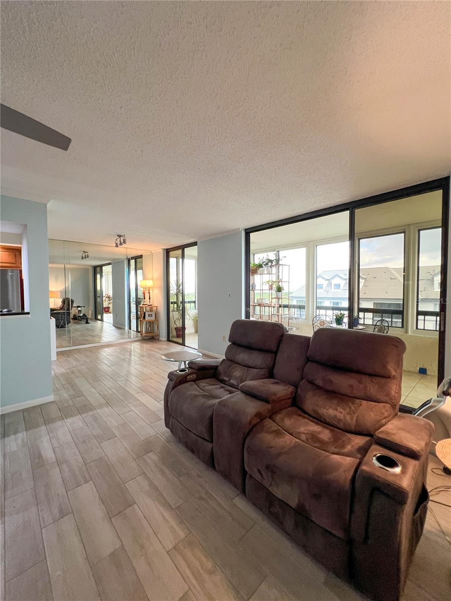 FEATHER POINTE I CONDO - Residential