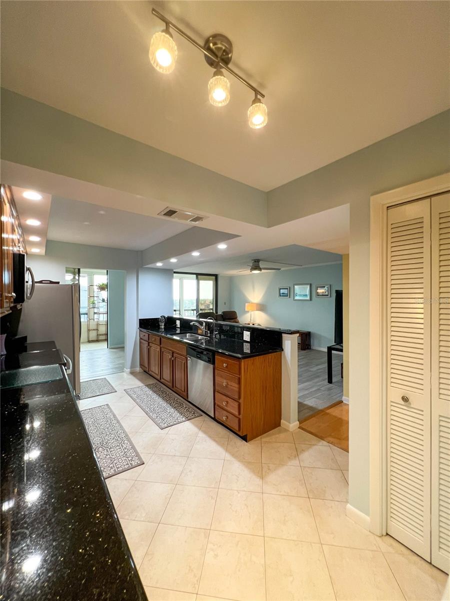 FEATHER POINTE I CONDO - Residential