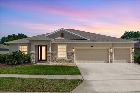 Photo of 319 E Victoria Trails Boulevard, Deland, FL 32724 (MLS # V4941977)