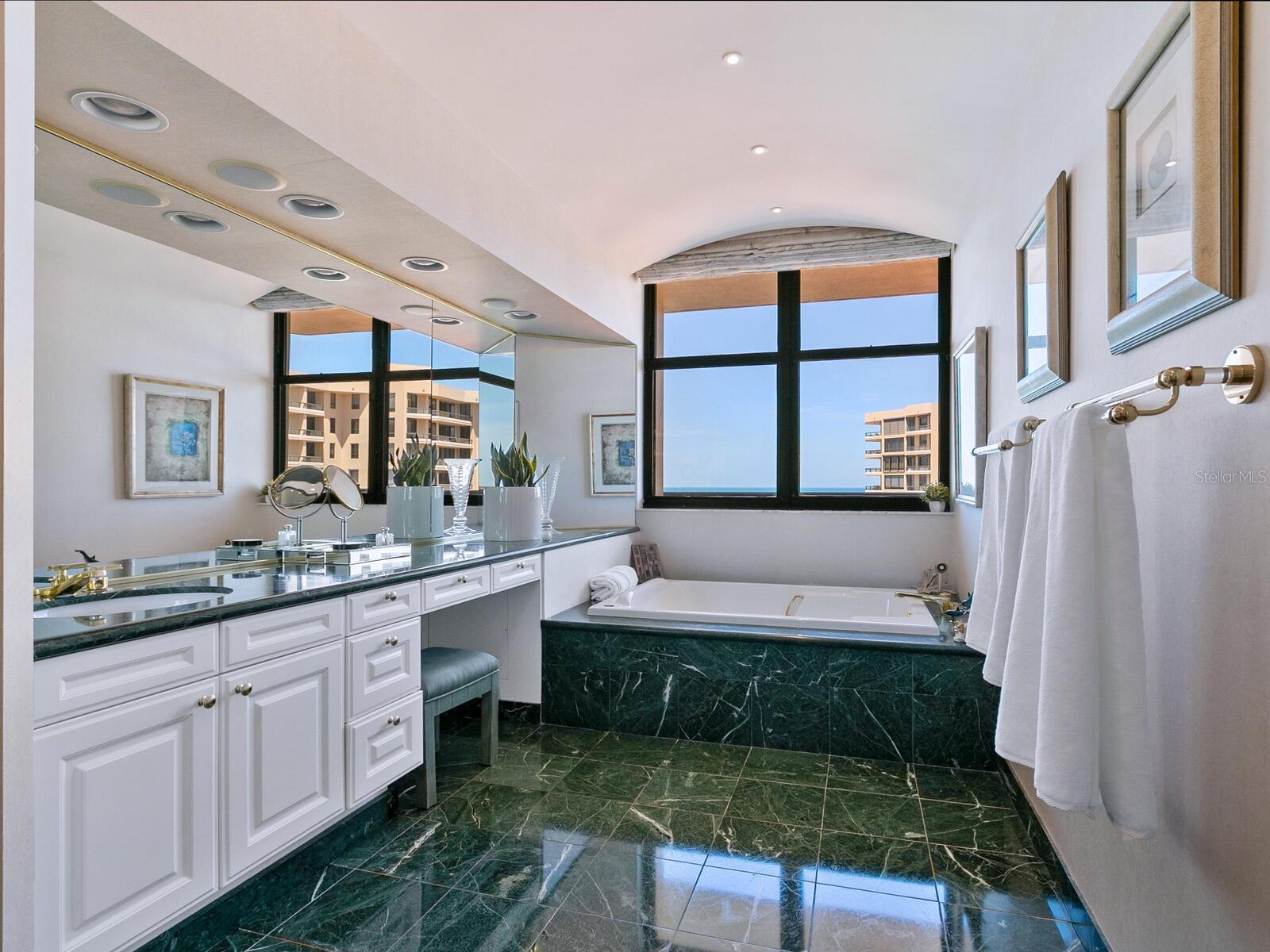 WATER CLUB I/LONGBOAT KEY - Residential