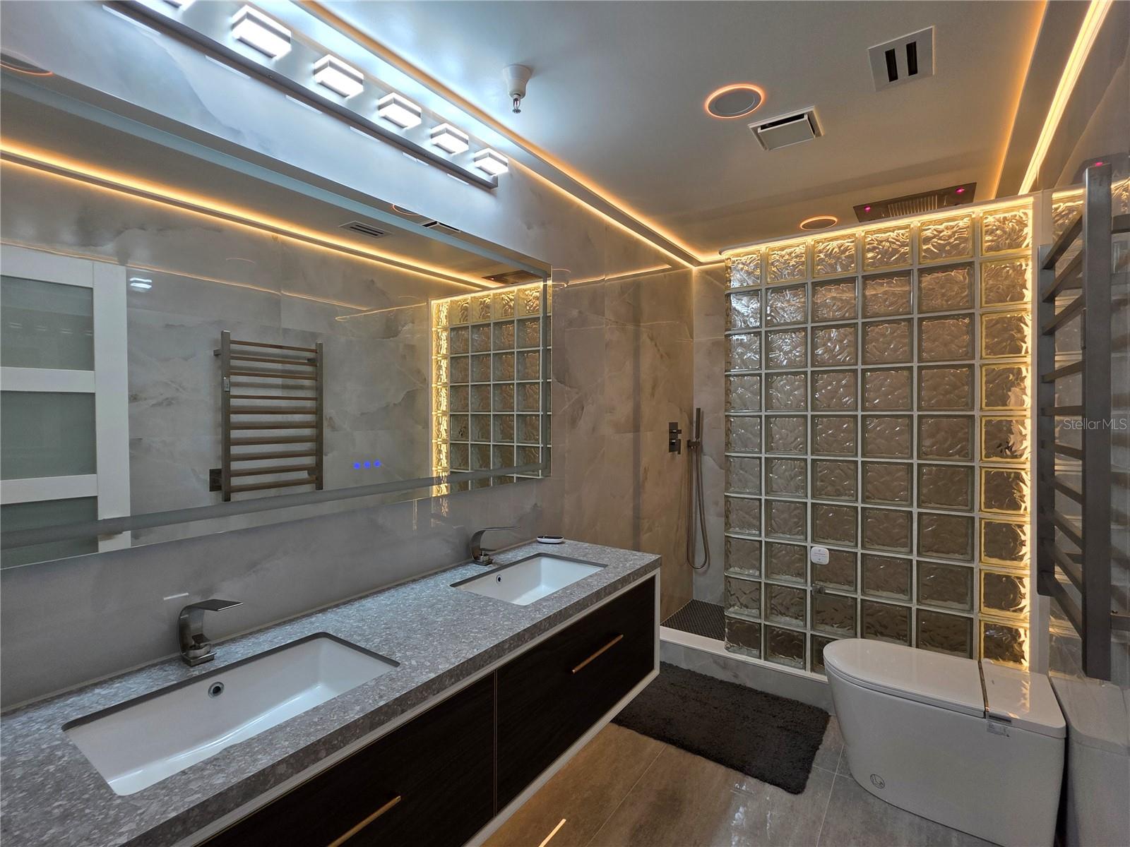 SEA BREEZE OF MADEIRA CONDO - Residential