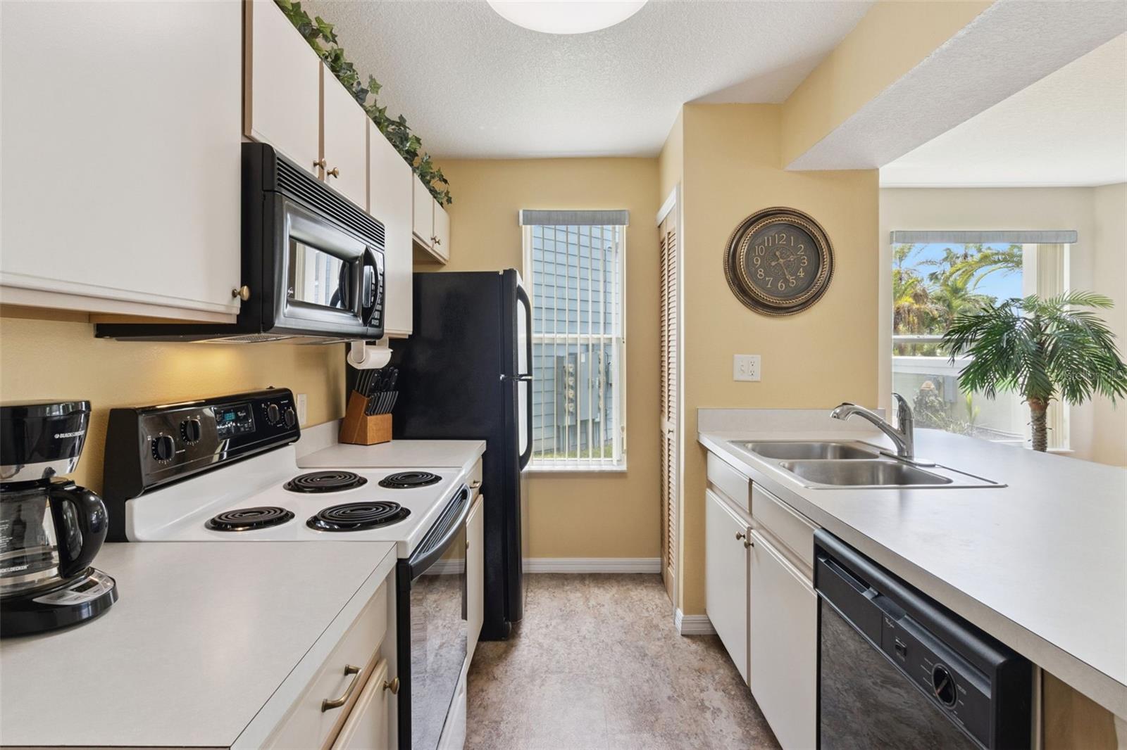 VILLAS AT ISLAND CLUB - Residential