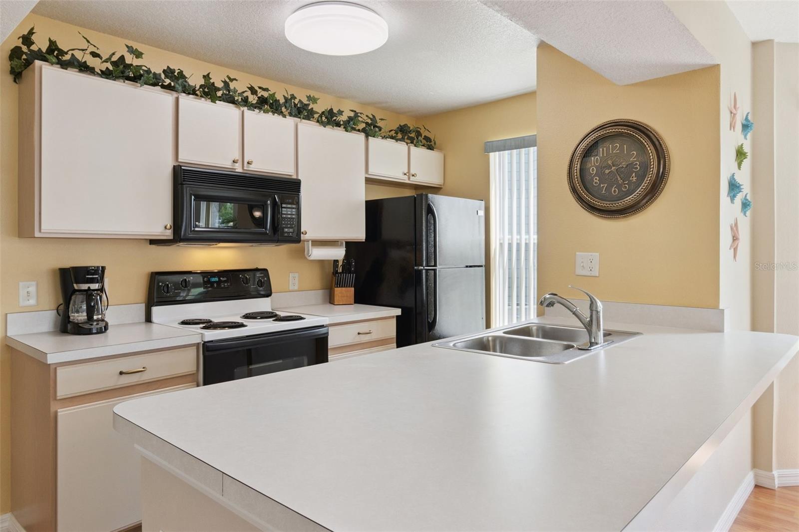 VILLAS AT ISLAND CLUB - Residential