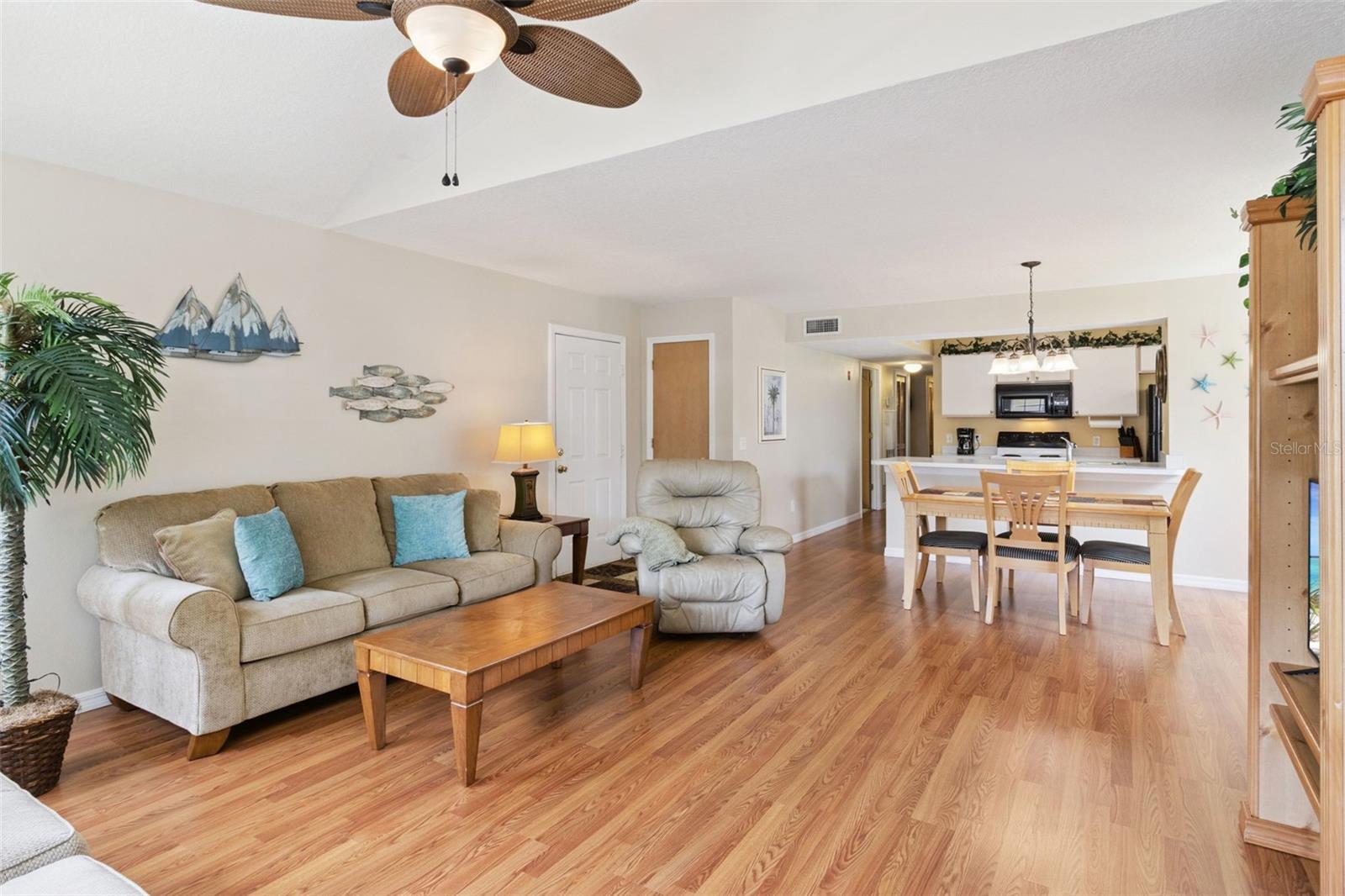 VILLAS AT ISLAND CLUB - Residential