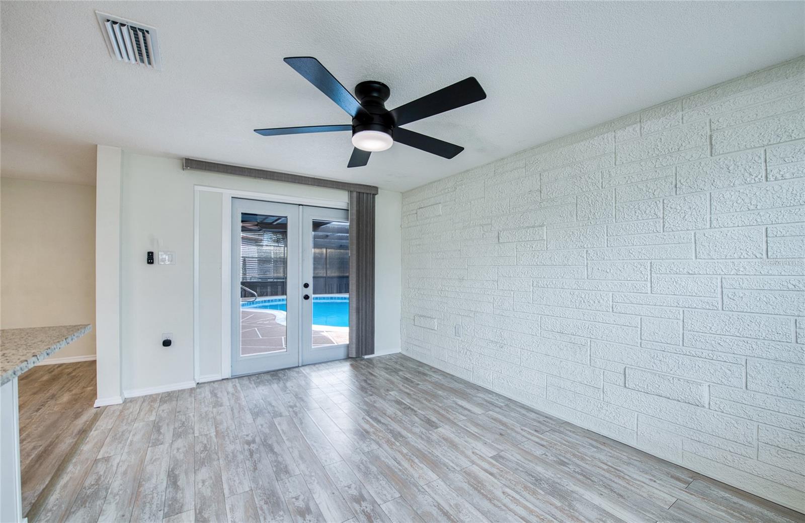 REGENCY PARK - Residential