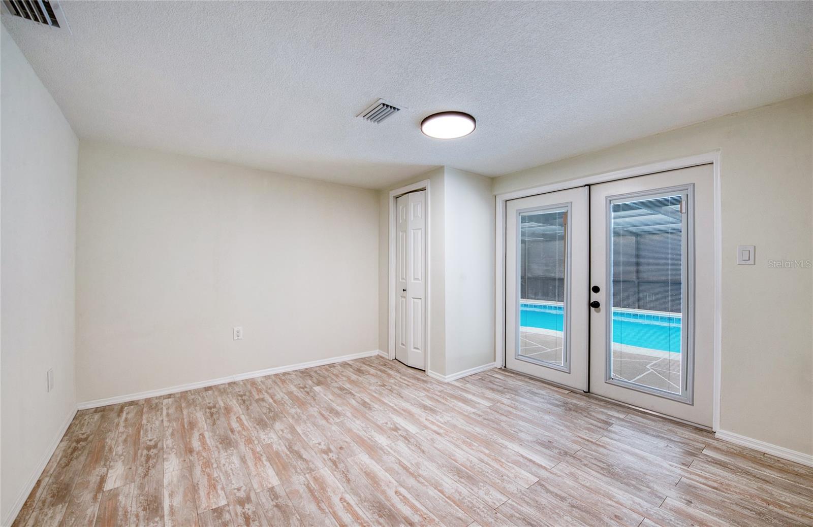 REGENCY PARK - Residential