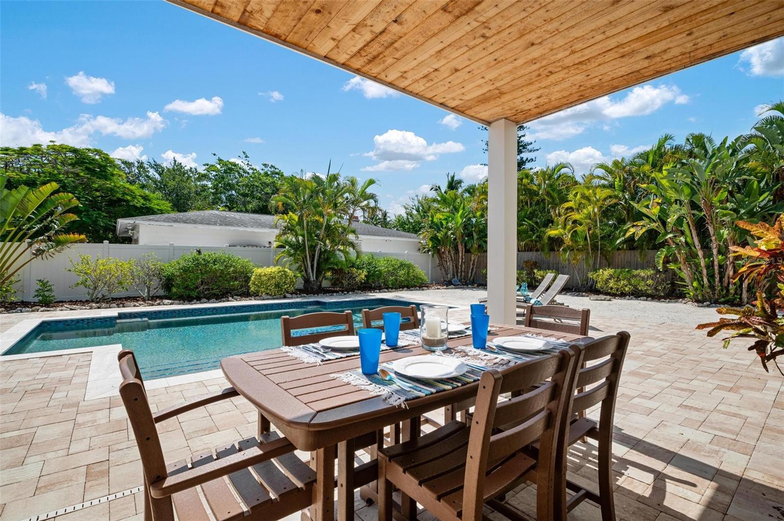 LUANA ISLES 1ST ADD - Residential