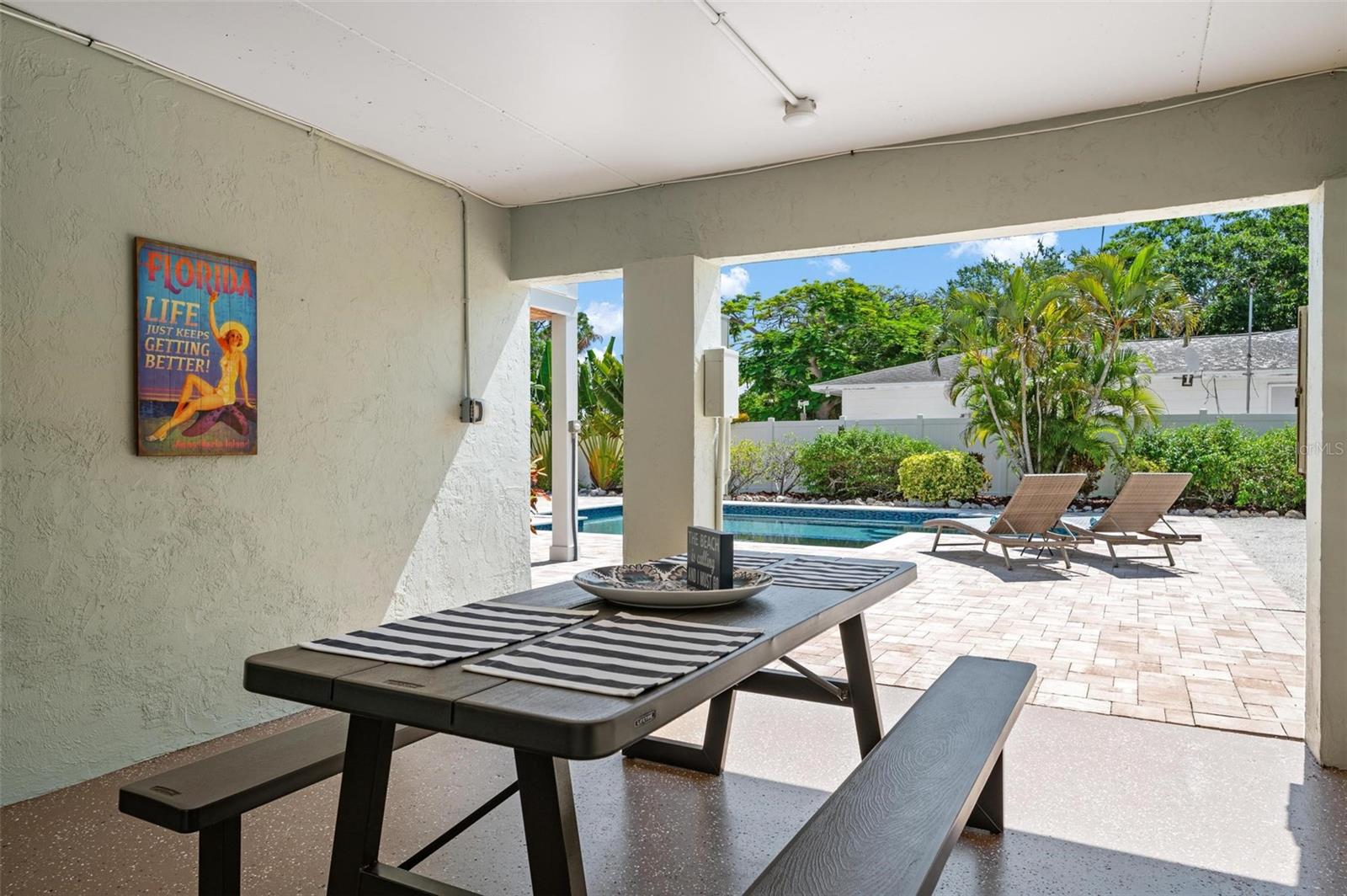 LUANA ISLES 1ST ADD - Residential