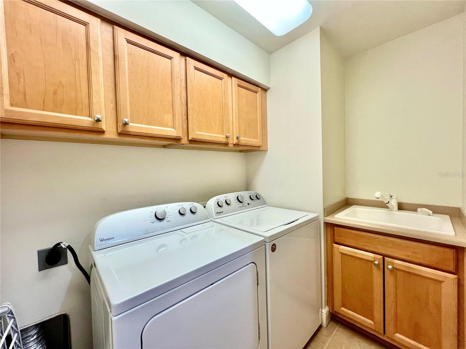 GRANDE ISLE TOWERS I & 02 PH I - Residential Lease