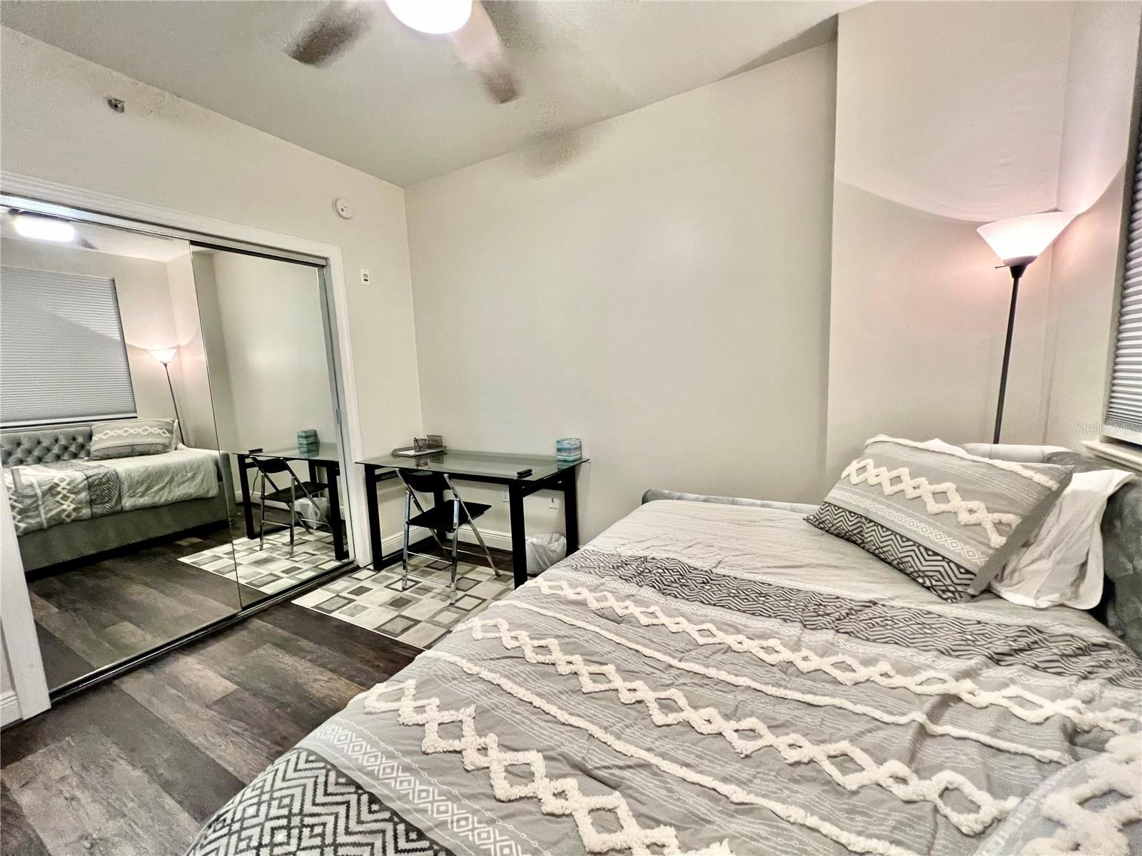 GRANDE ISLE TOWERS I & 02 PH I - Residential Lease