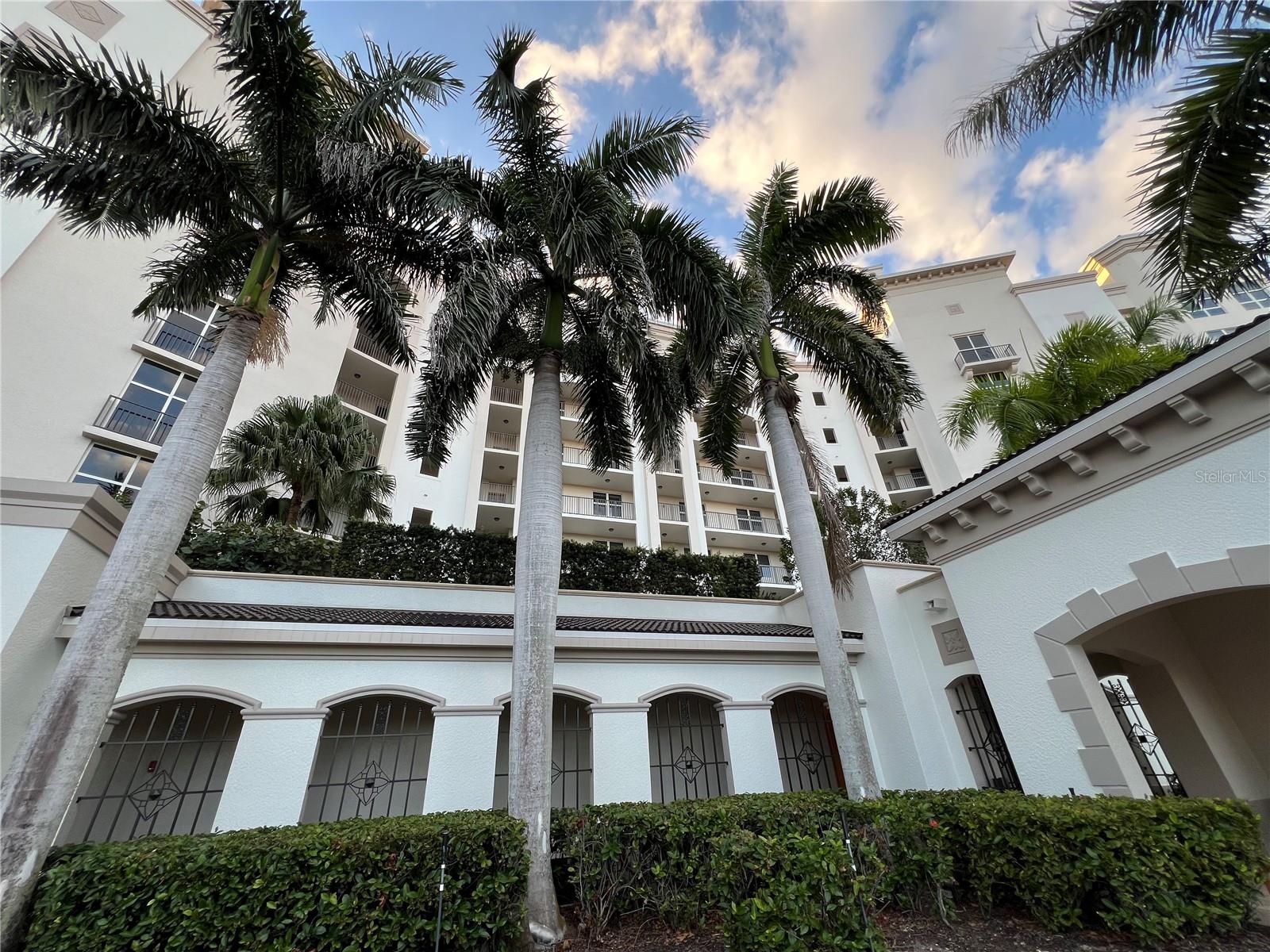 GRANDE ISLE TOWERS I & 02 PH I - Residential Lease