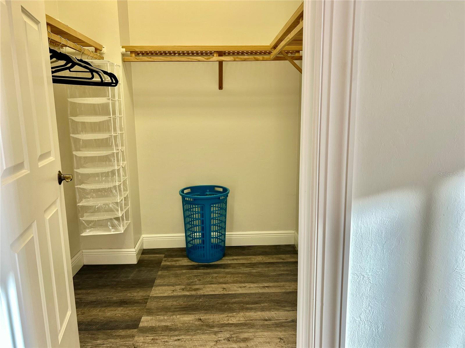 GRANDE ISLE TOWERS I & 02 PH I - Residential Lease