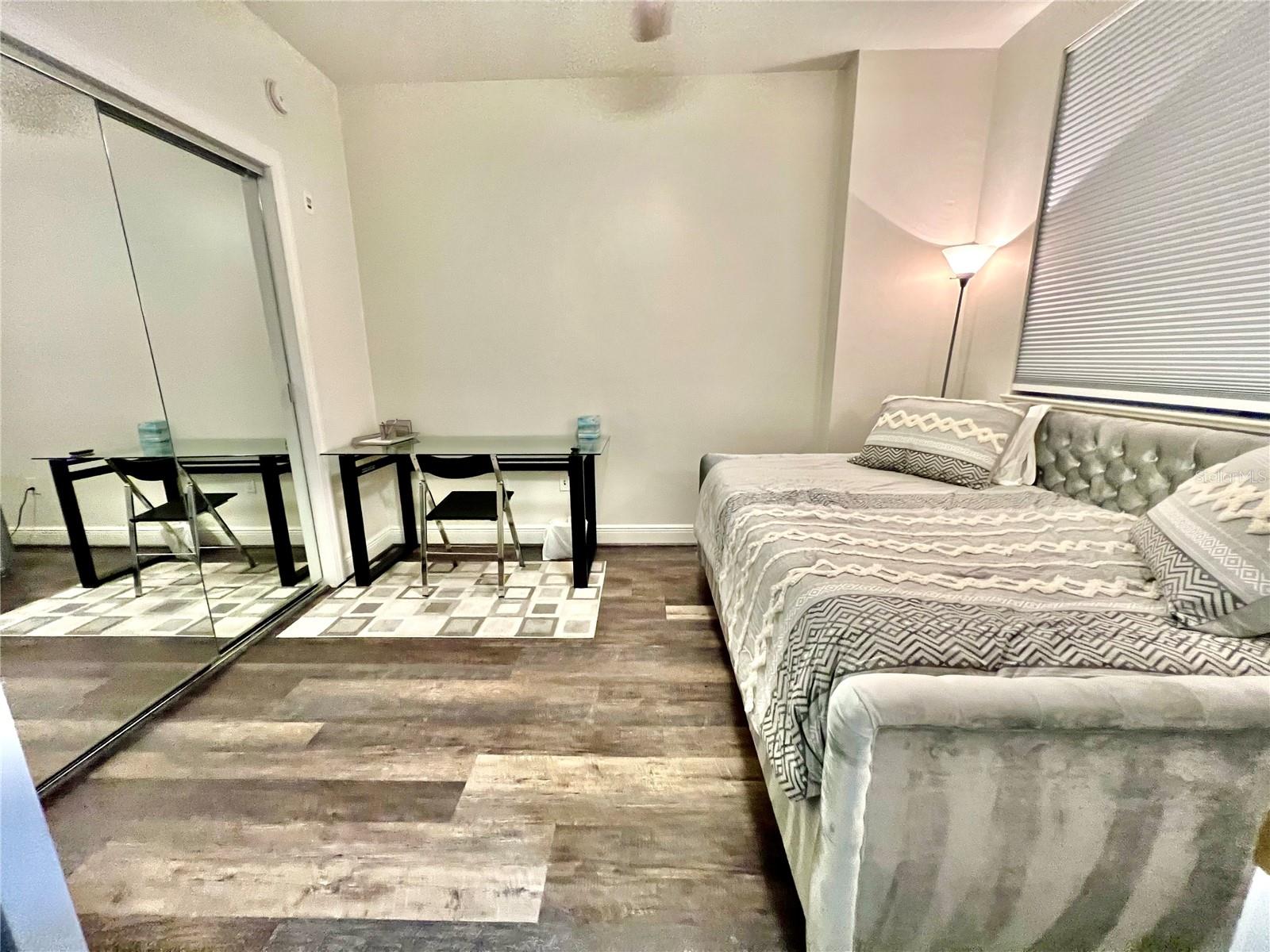 GRANDE ISLE TOWERS I & 02 PH I - Residential Lease