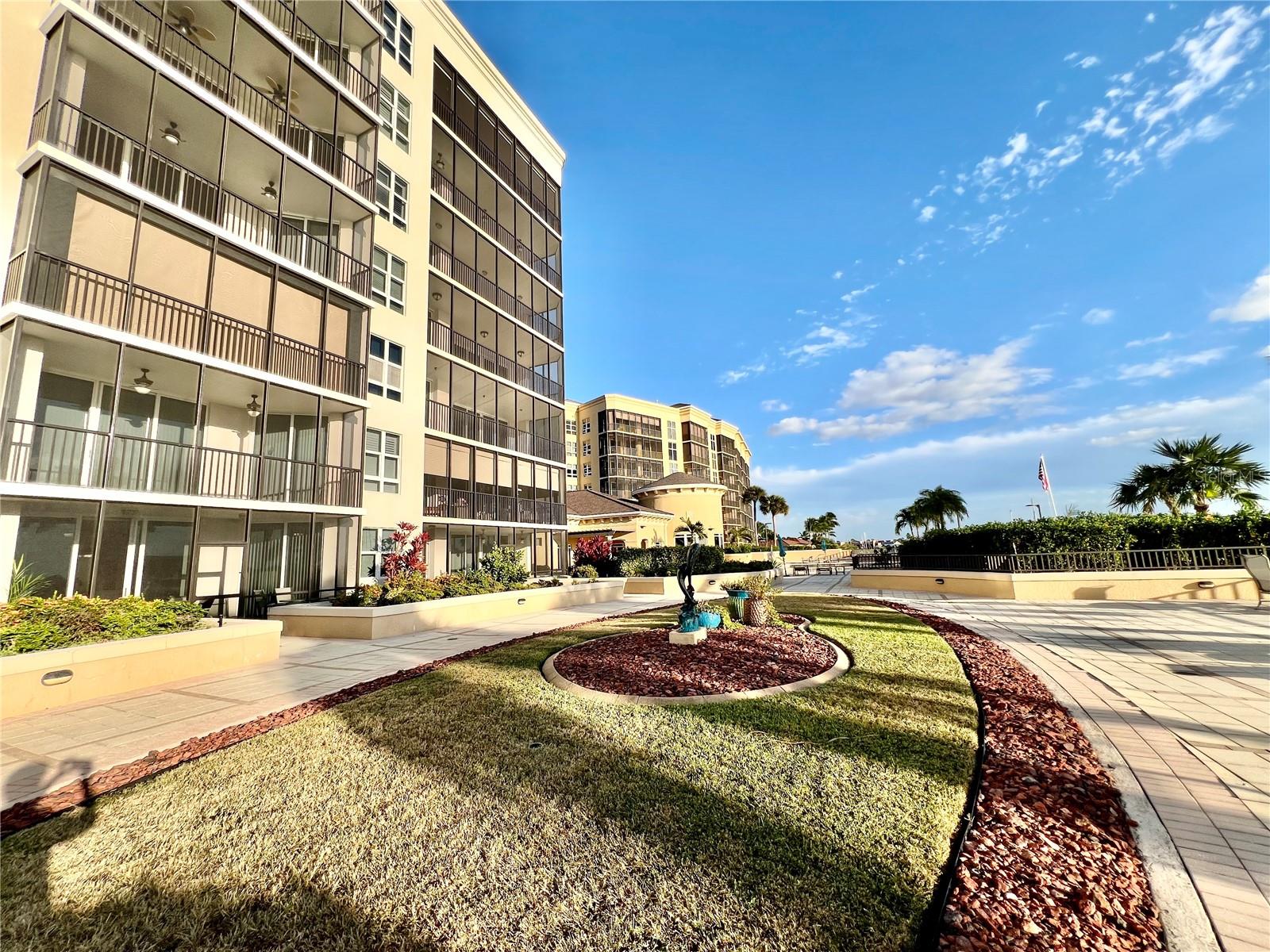 GRANDE ISLE TOWERS I & 02 PH I - Residential Lease