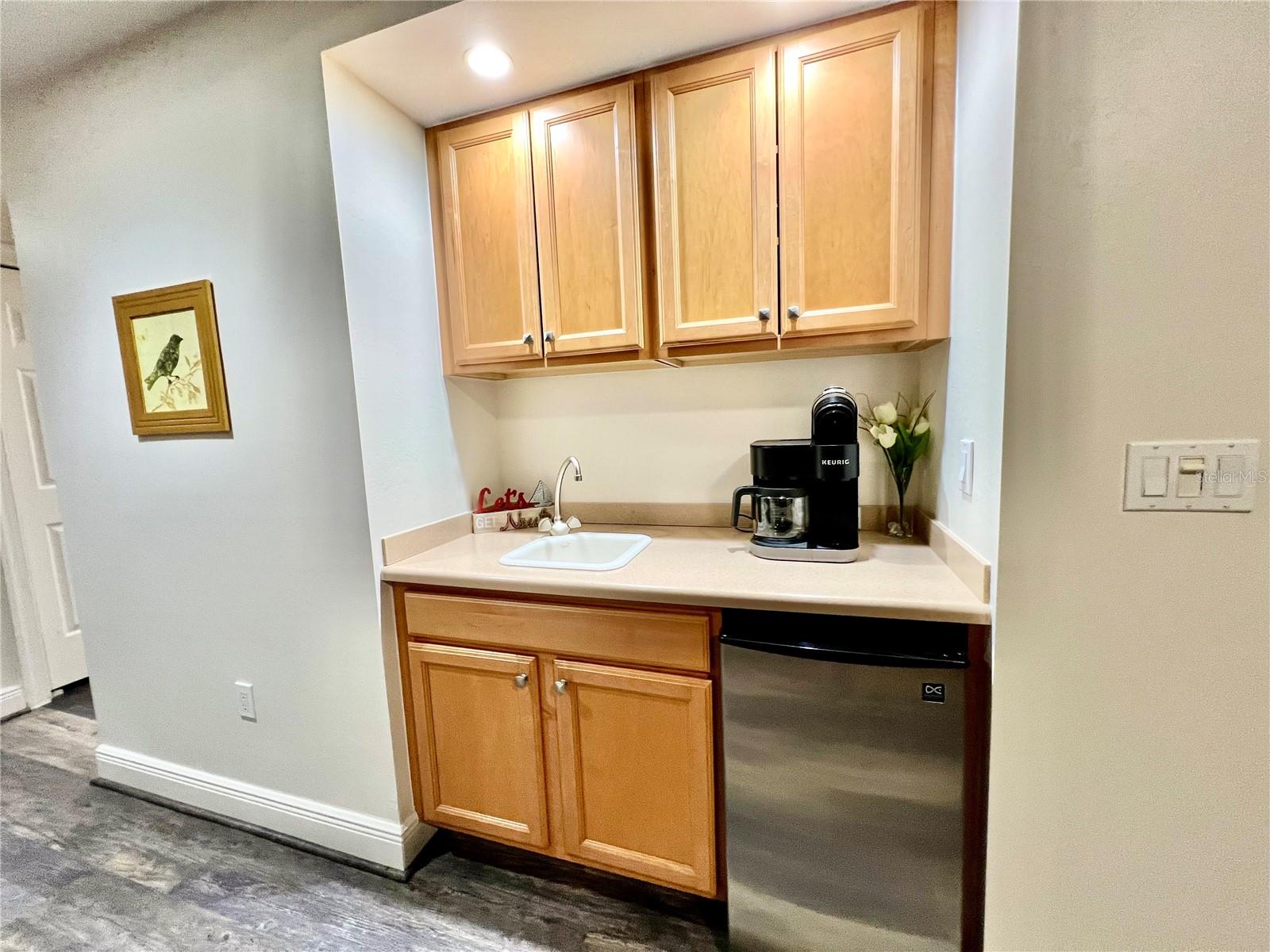 GRANDE ISLE TOWERS I & 02 PH I - Residential Lease