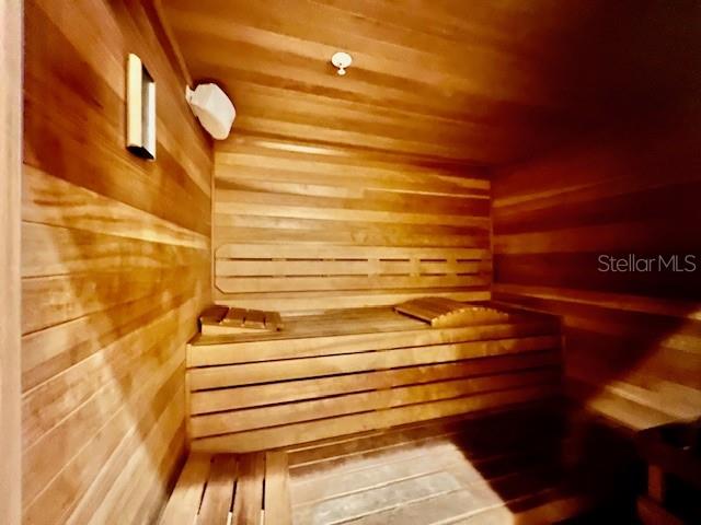 GRANDE ISLE TOWERS I & 02 PH I - Residential Lease