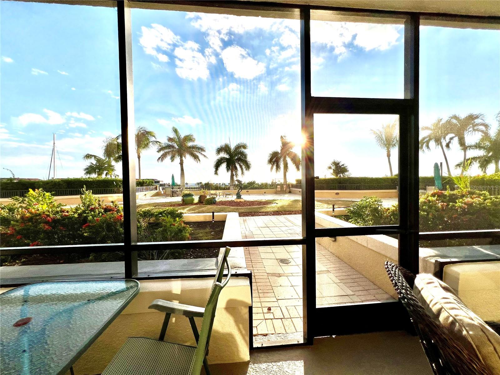 GRANDE ISLE TOWERS I & 02 PH I - Residential Lease