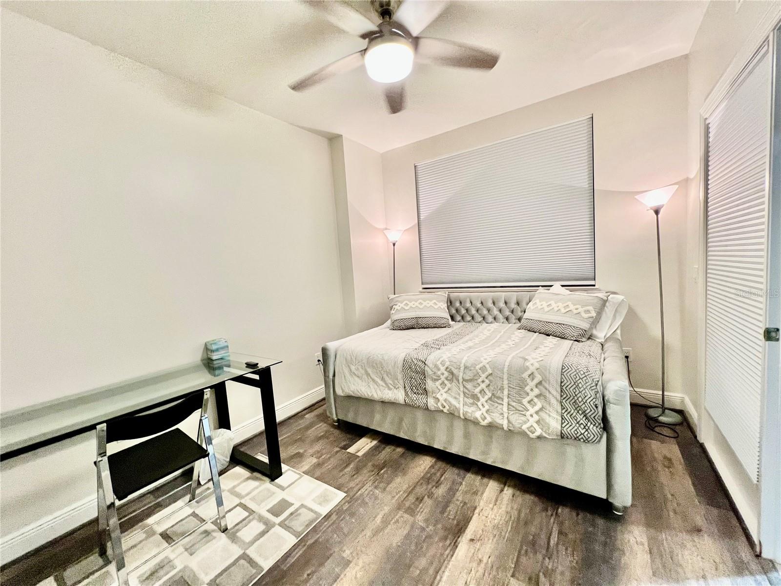 GRANDE ISLE TOWERS I & 02 PH I - Residential Lease