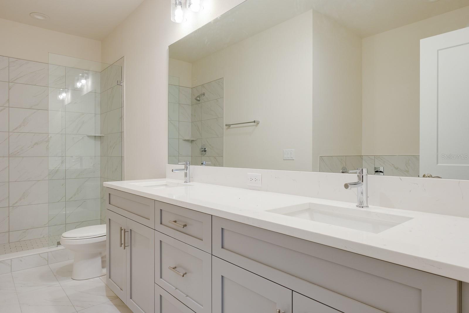 TOWNHOMES AT HIGHLAND CROSSING - Residential