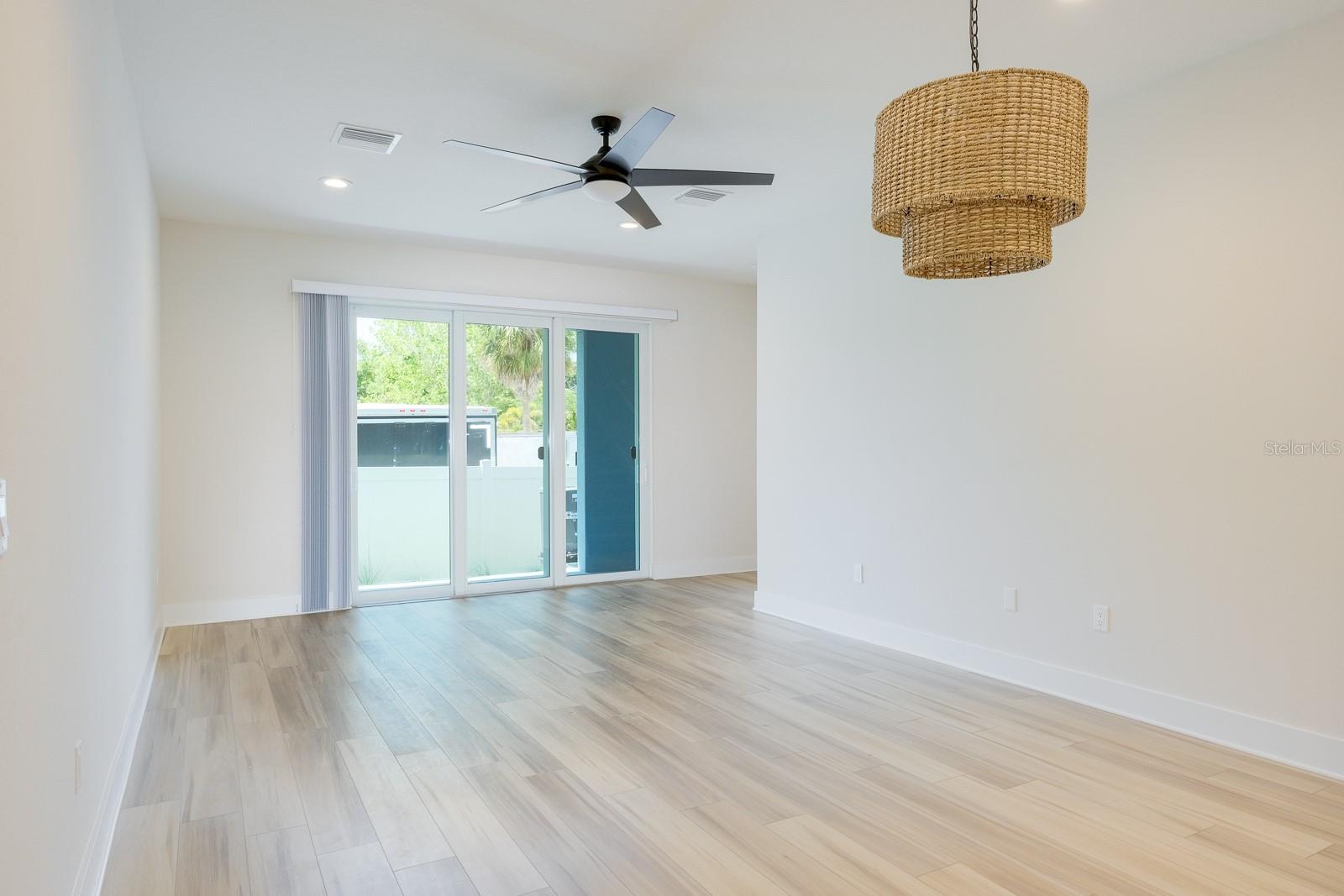 TOWNHOMES AT HIGHLAND CROSSING - Residential