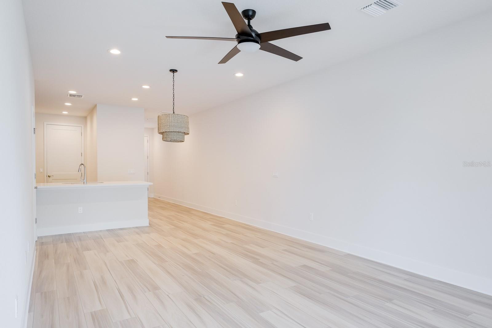 TOWNHOMES AT HIGHLAND CROSSING - Residential