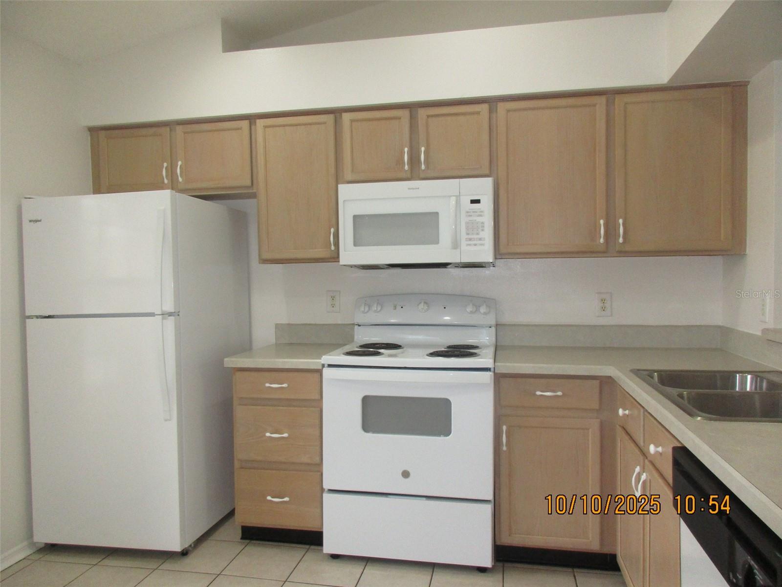 FAIRWAY GLEN AT MEADOW WOODS CONDO - Residential Lease