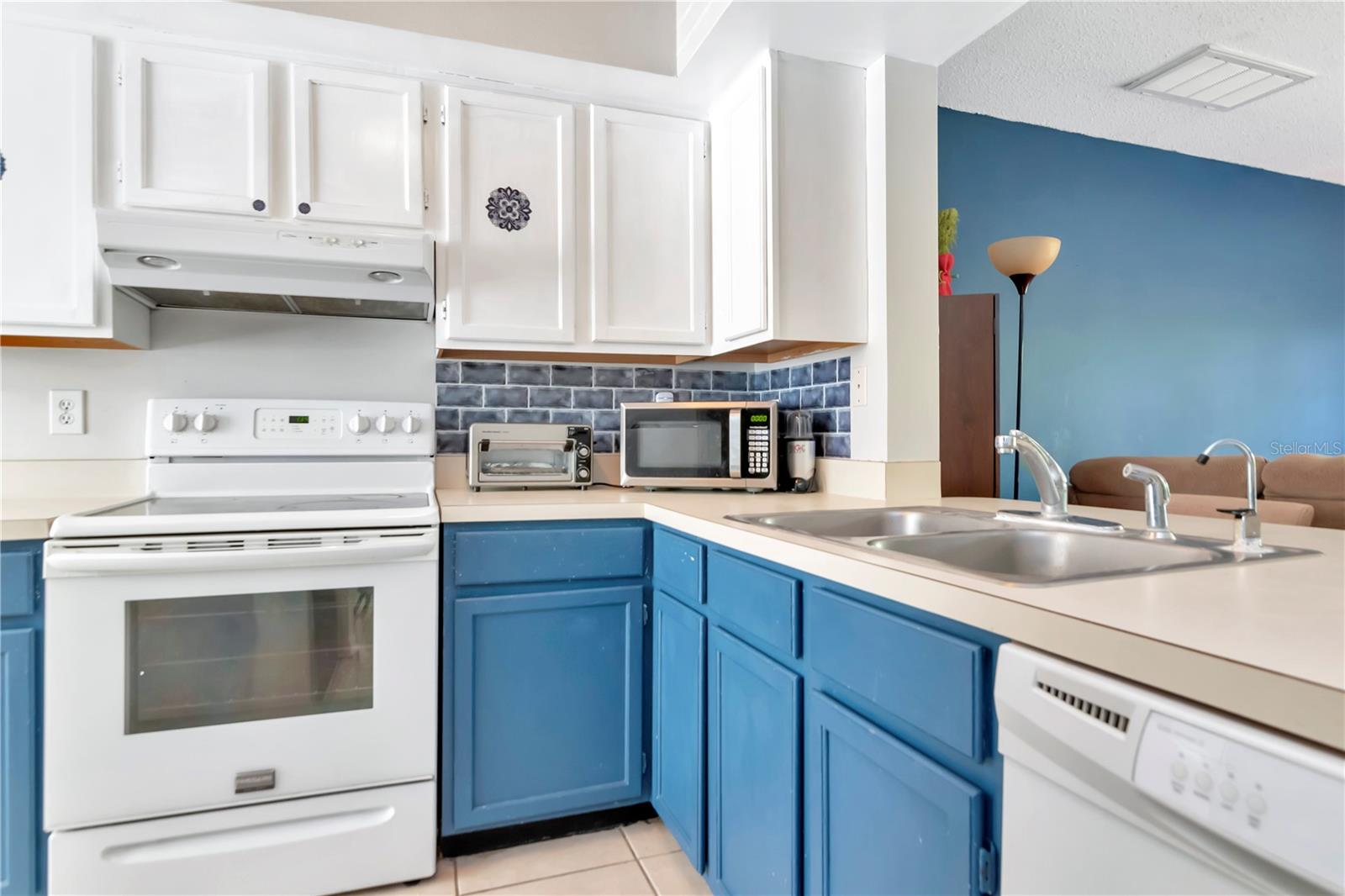 CARROLLWOOD VILLAGE PH III - Residential