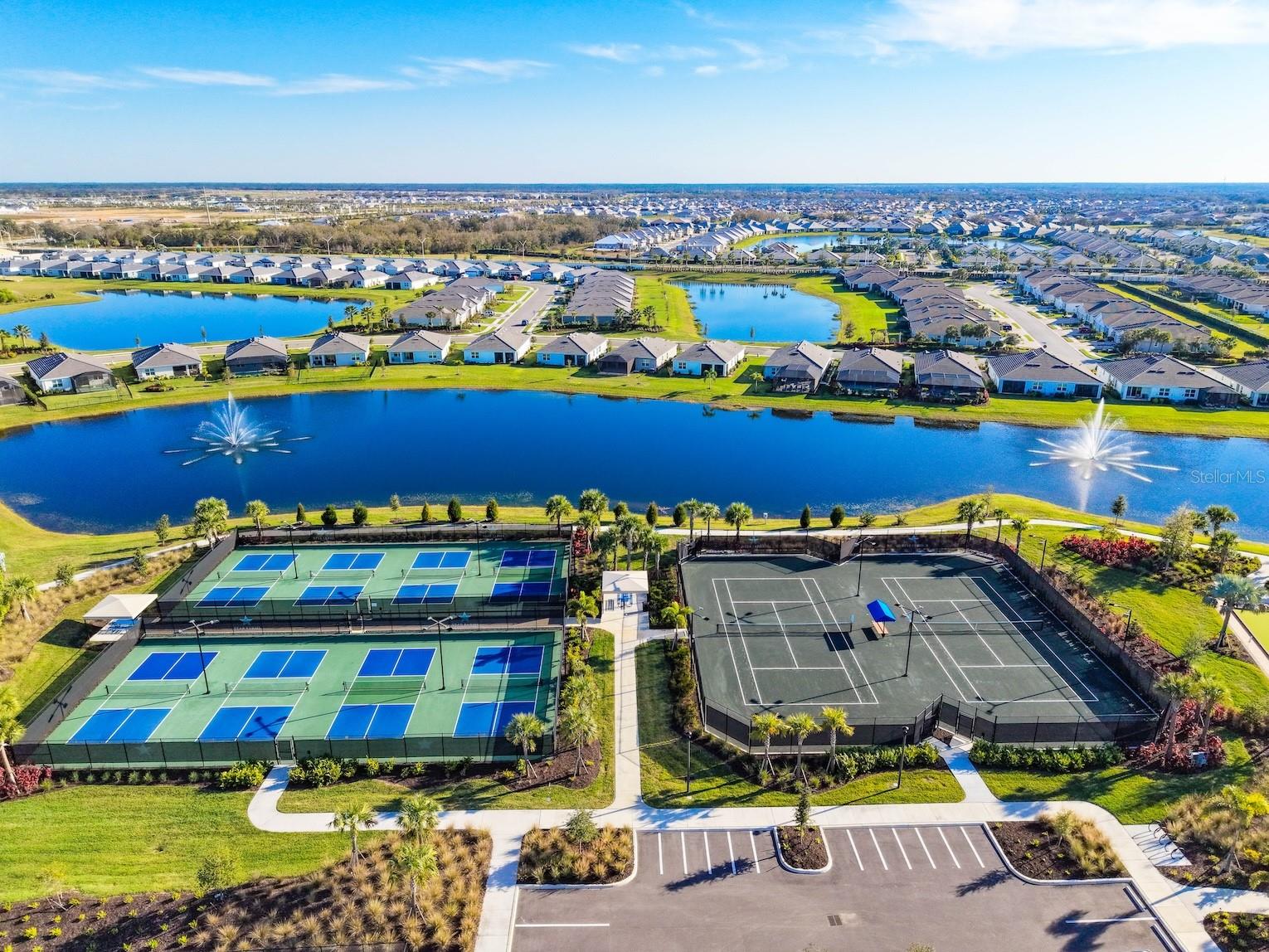STAR FARMS AT LAKEWOOD RANCH - Residential