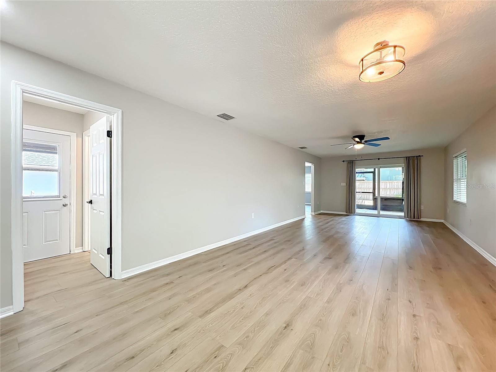 MOUNT PLYMOUTH - Residential