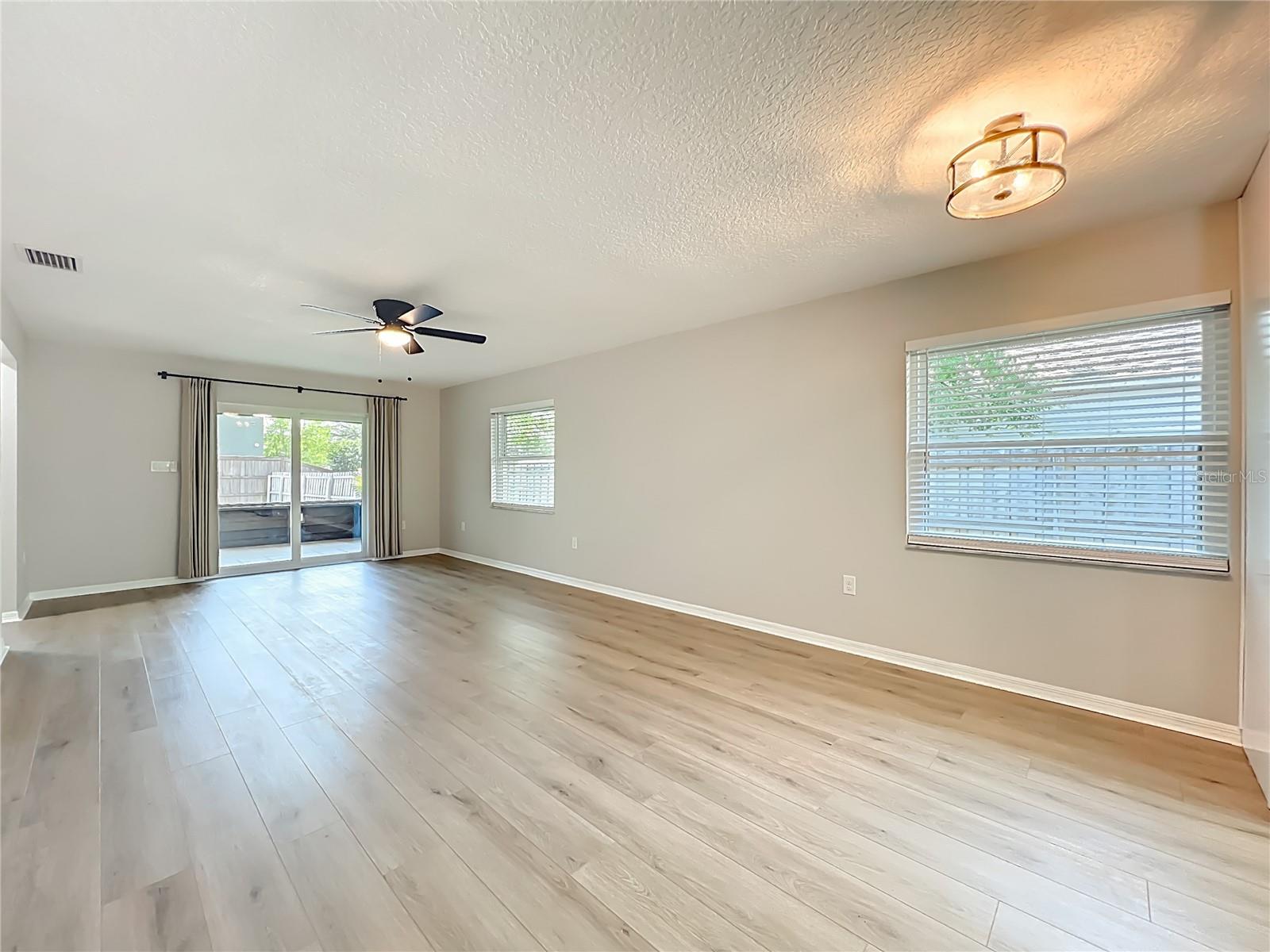 MOUNT PLYMOUTH - Residential