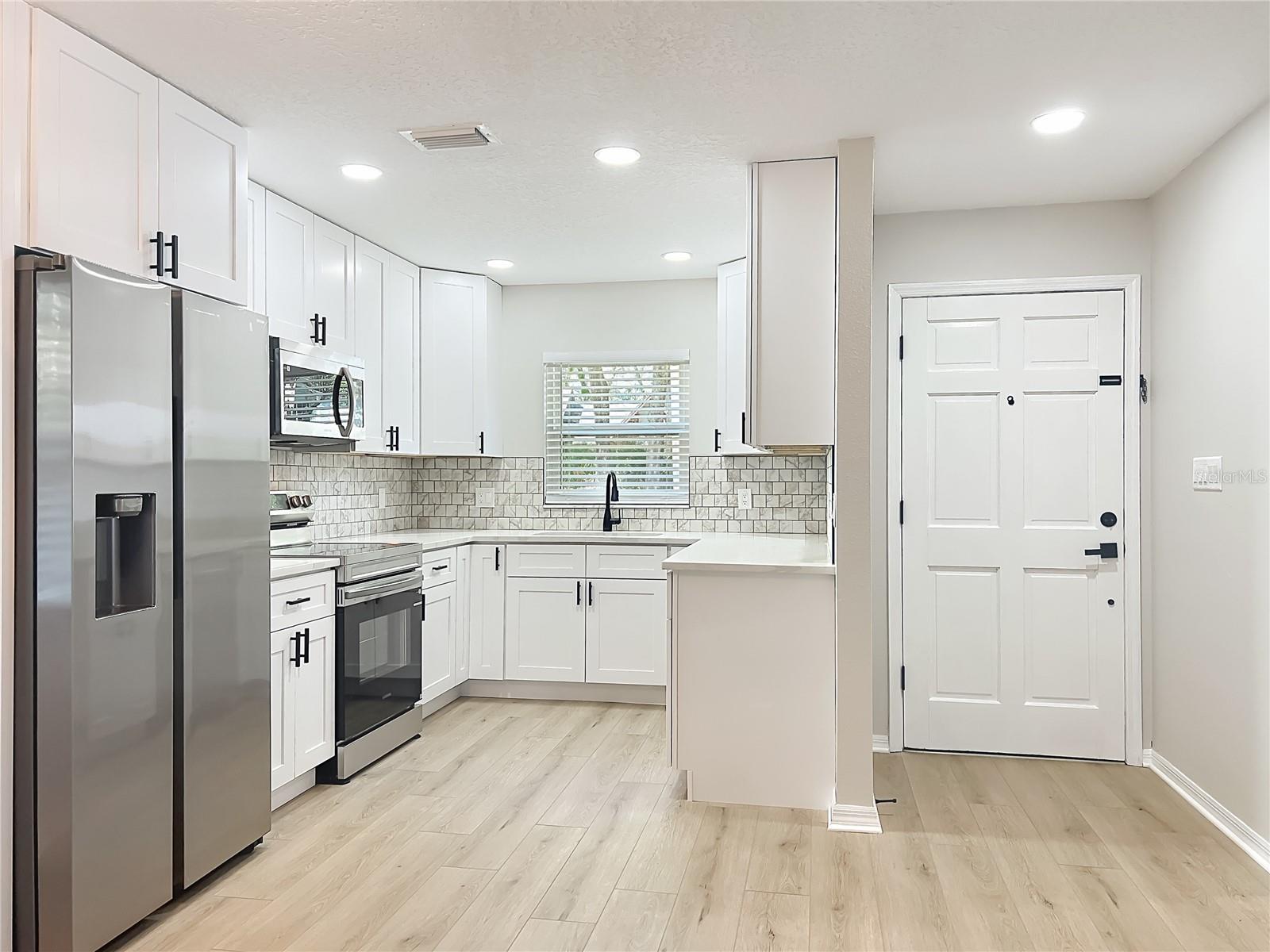 MOUNT PLYMOUTH - Residential