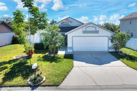Photo of 412 Emerald Cove Loop, Lakeland, FL 33813 (MLS # L4958355)
