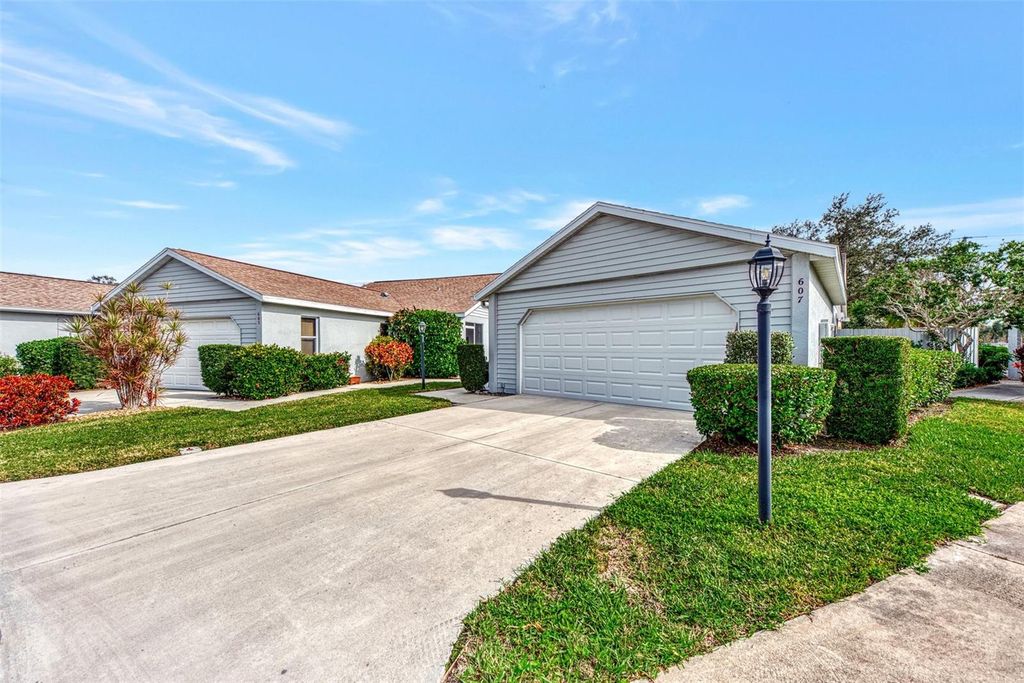 Photo of 607 Ironwood Circle #160, Venice, FL 34292 (MLS # N6140678)