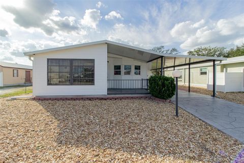 A home in WINTER HAVEN