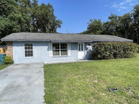 A home in LADY LAKE