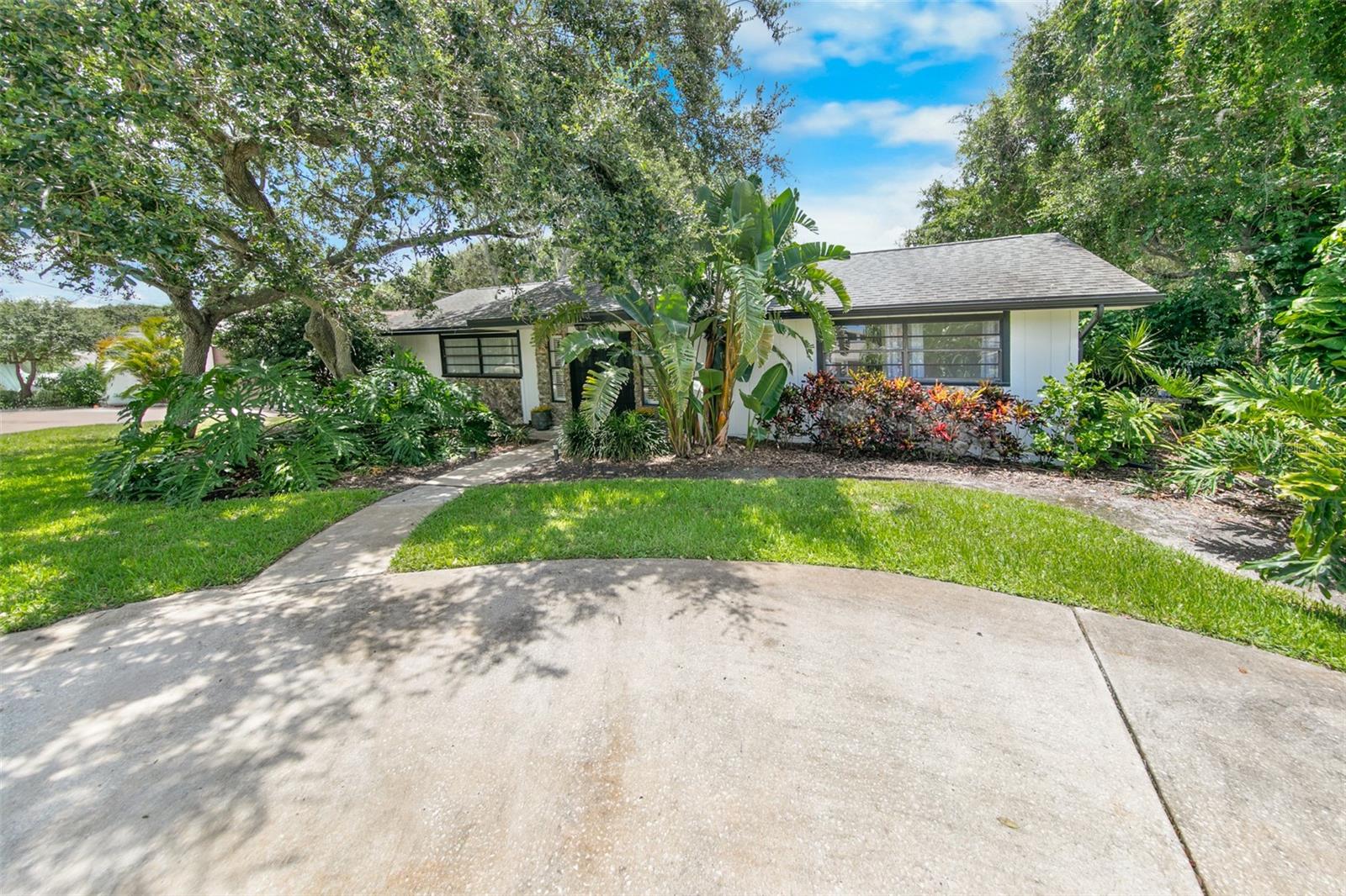 LIGHTHOUSE SHORES - Residential