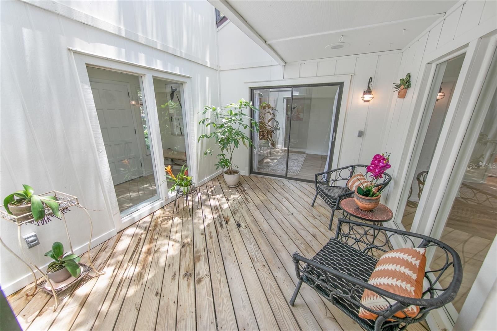 LIGHTHOUSE SHORES - Residential