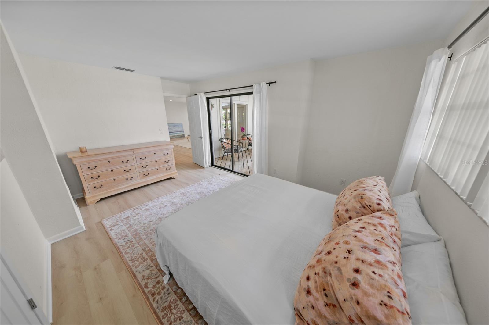 LIGHTHOUSE SHORES - Residential