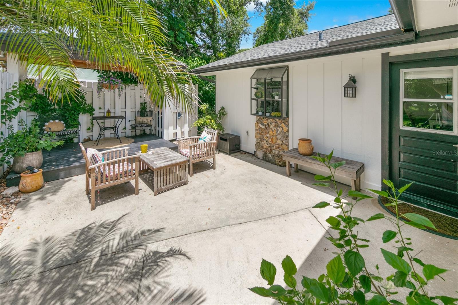 LIGHTHOUSE SHORES - Residential